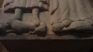 Sleeping dogs at the feet of Christina and Walter, according to the medieval legends, they were supposed to protect the dead from demons and thieves. They will raise at the coming of the Lord and wake their masters with their howling