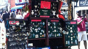 Presence Artisanias street stand