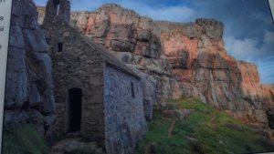 Picture of a picture - this is how St Govan's chapel looks through professional lence