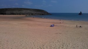We arrived at the low tide, usually in the afternoon this part of the beach is covered by water